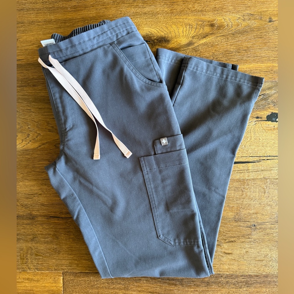 Figs Yola Skinny Scrub Pants in Charcoal Gray